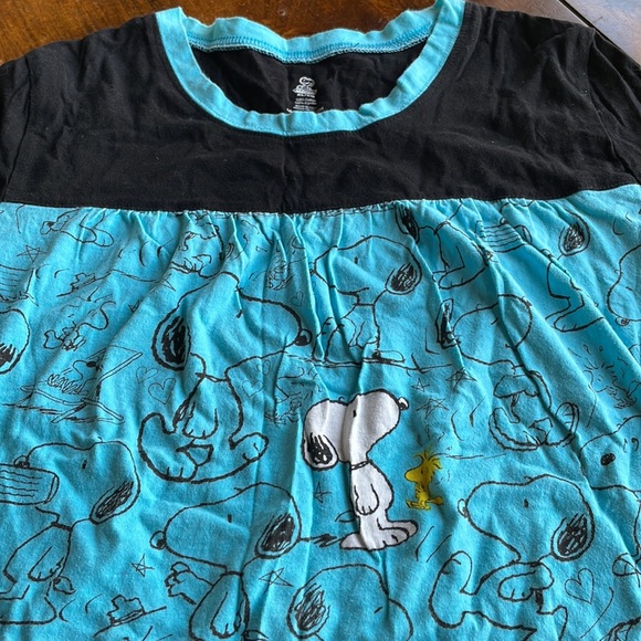 Peanuts Snoopy t-shirt. Juniors size XL - Picture 4 of 5